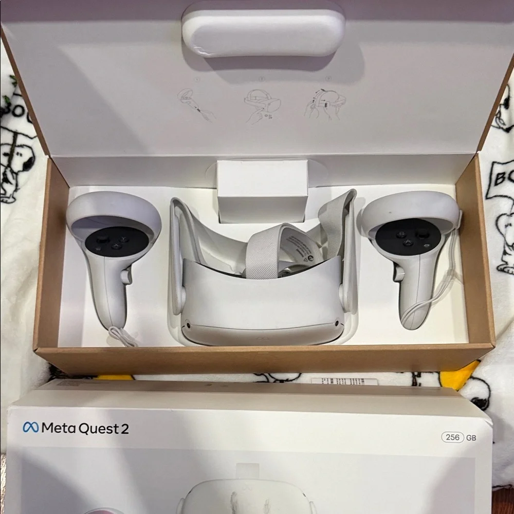 White VR Headset with Controllers - Immersive Virtual Reality Kit